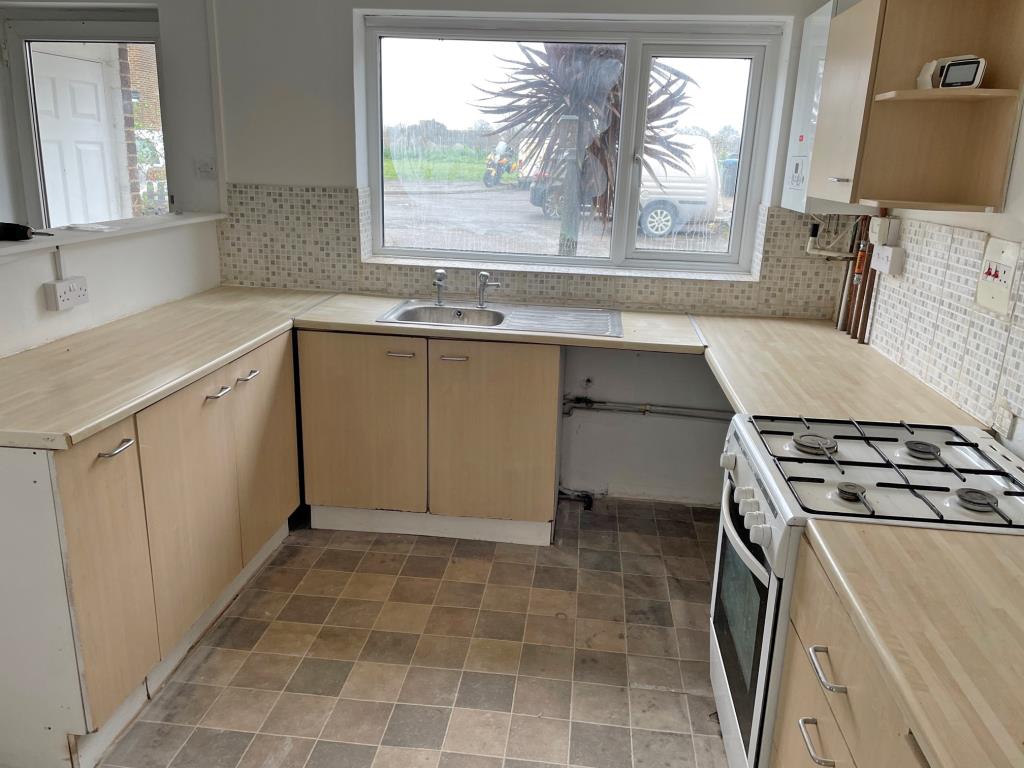 Lot: 66 - THREE-BEDROOM HOUSE FOR IMPROVEMENT -